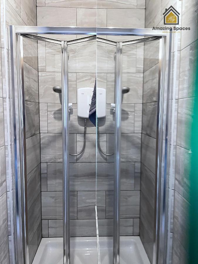 City Centre 2 Bed Flat Sleeps 3 For Work And Leisure With Free Wifi By Amazing Spaces Relocations Ltd Уоррингтон Экстерьер фото