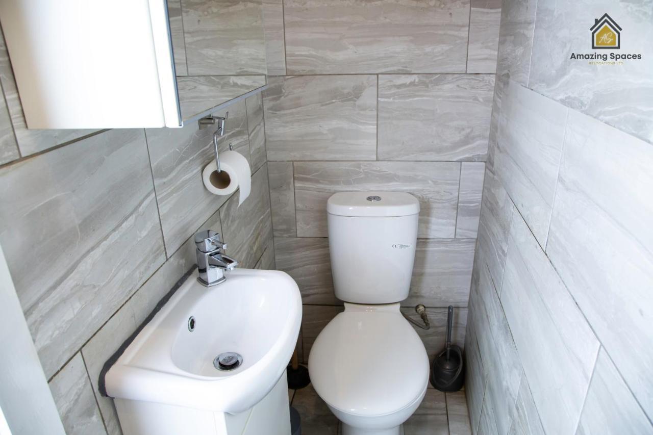 City Centre 2 Bed Flat Sleeps 3 For Work And Leisure With Free Wifi By Amazing Spaces Relocations Ltd Уоррингтон Экстерьер фото